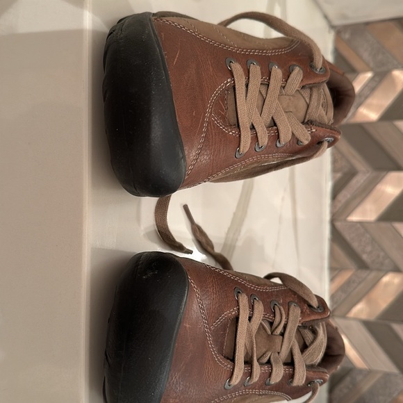 Keen Women's Presidio Leather Nubuck Lace-Up Sneakers, hiking shoes. Pre owned - Picture 4 of 7